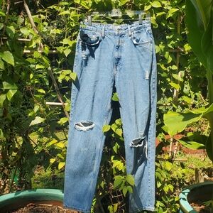 ZARA "The 90's Mom Fit" High Waist Distressed Light Wash Denim Jeans Size 8 EUC